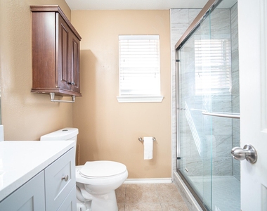 7318 Chasegrove Lane - Photo Thumbnail 16