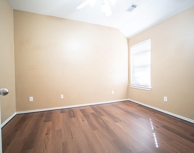 7318 Chasegrove Lane - Photo Thumbnail 15