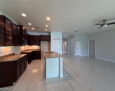 1484 Birdie Drive - Photo Thumbnail 7