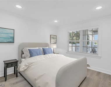 271 Broad Avenue S - Photo Thumbnail 8