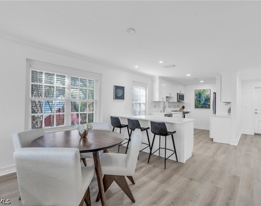 271 Broad Avenue S - Photo Thumbnail 4