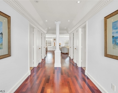 271 Broad Avenue S - Photo Thumbnail 9