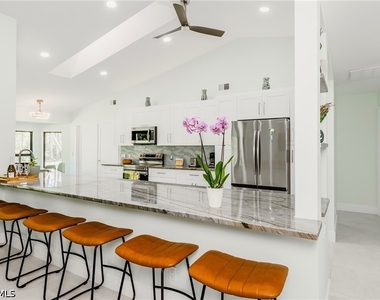 3511 17th Avenue Sw - Photo Thumbnail 7