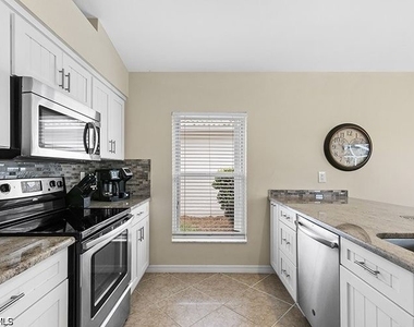 8432 Indian Wells Way - Photo Thumbnail 8