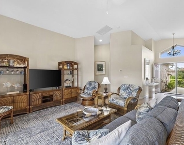 8432 Indian Wells Way - Photo Thumbnail 11