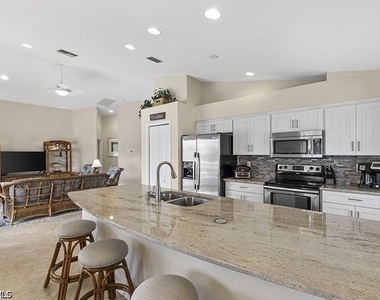 8432 Indian Wells Way - Photo Thumbnail 7