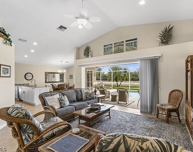 8432 Indian Wells Way - Photo Thumbnail 10