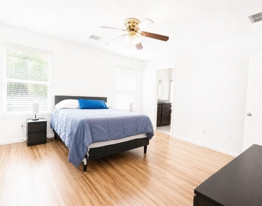 8515 Westknoll Lane - Photo Thumbnail 10