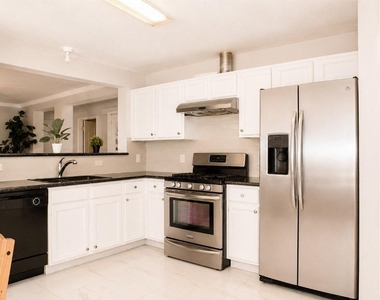 8515 Westknoll Lane - Photo Thumbnail 7