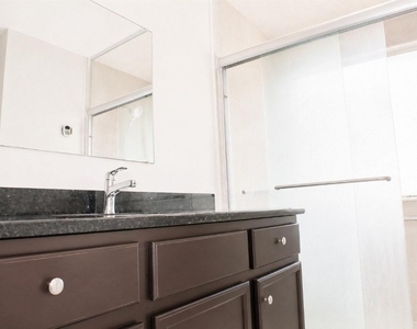8515 Westknoll Lane - Photo Thumbnail 12
