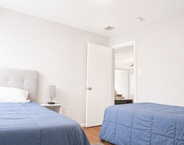 8515 Westknoll Lane - Photo Thumbnail 16