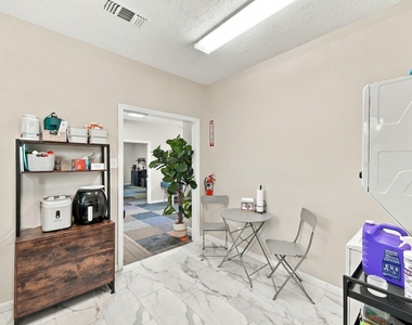 1224 Holland Avenue - Photo Thumbnail 16