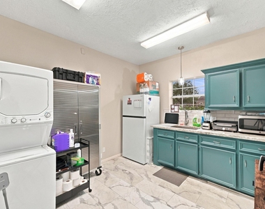 1224 Holland Avenue - Photo Thumbnail 15