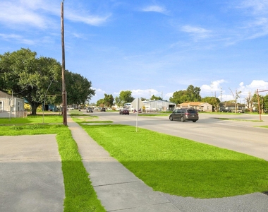 1224 Holland Avenue - Photo Thumbnail 3