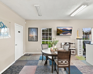 1224 Holland Avenue - Photo Thumbnail 11