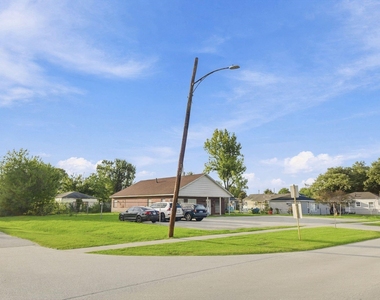 1224 Holland Avenue - Photo Thumbnail 6