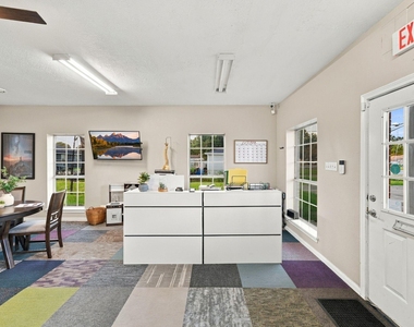 1224 Holland Avenue - Photo Thumbnail 9
