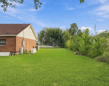 1224 Holland Avenue - Photo Thumbnail 41