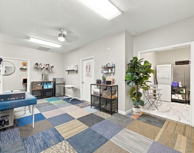 1224 Holland Avenue - Photo Thumbnail 14
