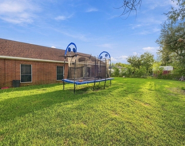 1224 Holland Avenue - Photo Thumbnail 38
