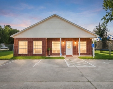 1224 Holland Avenue - Photo Thumbnail 2