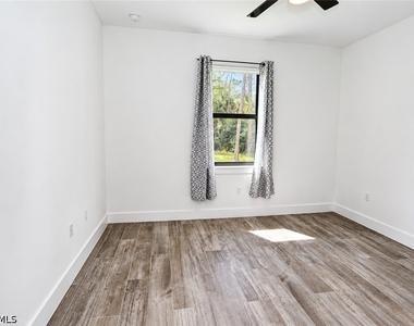 2612 14th Avenue Ne - Photo Thumbnail 14