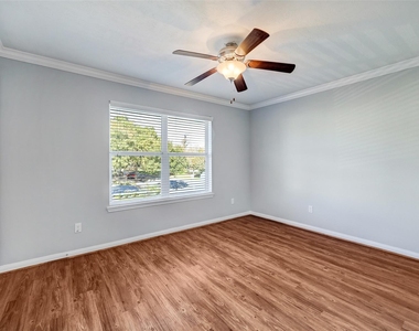 835 Heights Boulevard - Photo Thumbnail 8