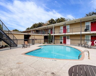 835 Heights Boulevard - Photo Thumbnail 1