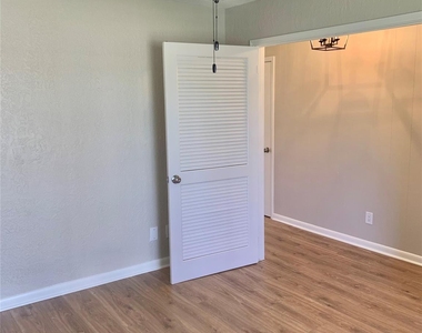 13826 Maisemore Road - Photo Thumbnail 5