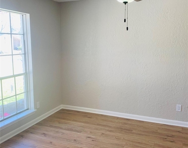 13826 Maisemore Road - Photo Thumbnail 4