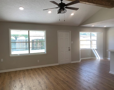 13826 Maisemore Road - Photo Thumbnail 6