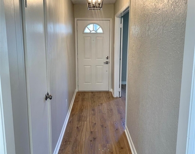 13826 Maisemore Road - Photo Thumbnail 3
