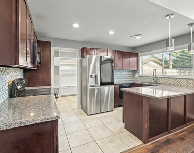 7906 Cedel Drive - Photo Thumbnail 6