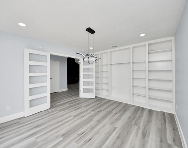 9406 Vickijohn Drive - Photo Thumbnail 15