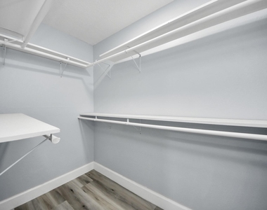 9406 Vickijohn Drive - Photo Thumbnail 38