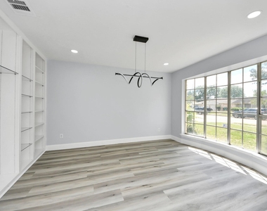 9406 Vickijohn Drive - Photo Thumbnail 14