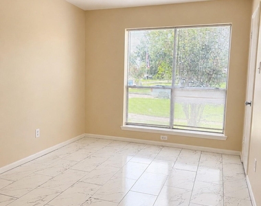 4863 Drew Forest Lane - Photo Thumbnail 7