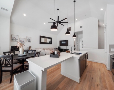 1218 W 24th Street - Photo Thumbnail 5