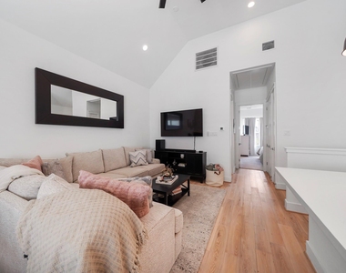 1218 W 24th Street - Photo Thumbnail 8