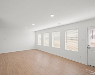 3167 Savannah Rose Drive - Photo Thumbnail 2