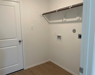 440 Jewett Meadow Drive - Photo Thumbnail 9