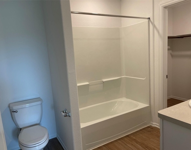 440 Jewett Meadow Drive - Photo Thumbnail 4