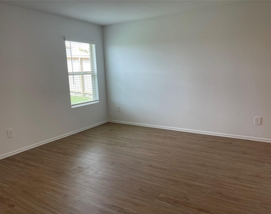 440 Jewett Meadow Drive - Photo Thumbnail 5
