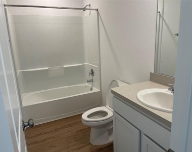 440 Jewett Meadow Drive - Photo Thumbnail 6