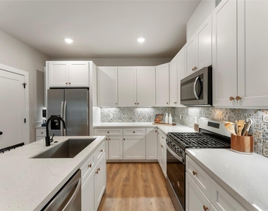 5828 Francis Oak Place - Photo Thumbnail 17