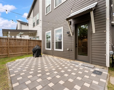 5828 Francis Oak Place - Photo Thumbnail 34