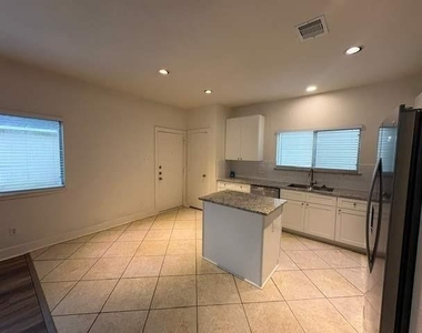 10750 Cobblecreek Way - Photo Thumbnail 5