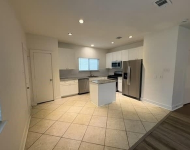 10750 Cobblecreek Way - Photo Thumbnail 6