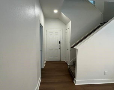 10750 Cobblecreek Way - Photo Thumbnail 1