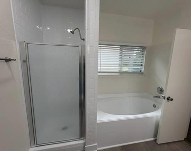 10750 Cobblecreek Way - Photo Thumbnail 12